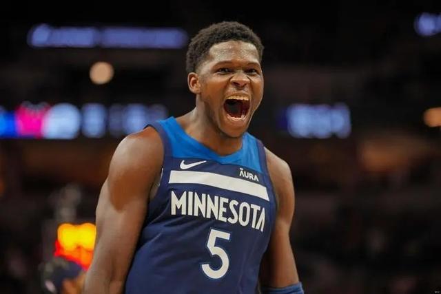 小卡续约后NBA总薪资超5亿的球员达8人，排名引人注目